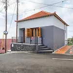 Дом отдыха Casa Da Feira - Located In A Peaceful Area With Sea Views *